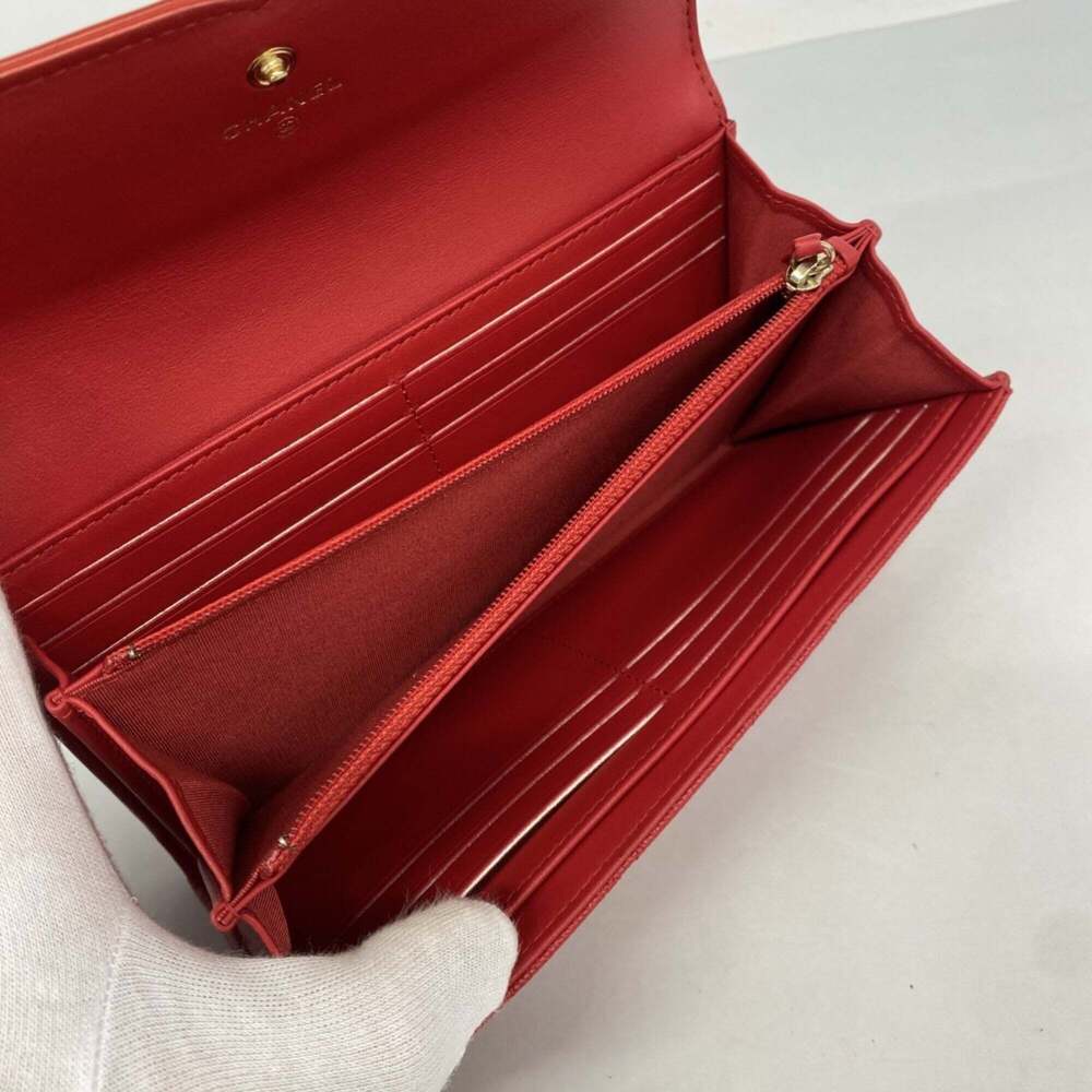 CHANEL Red Caviar Leather Wallet - Picture 3 of 10